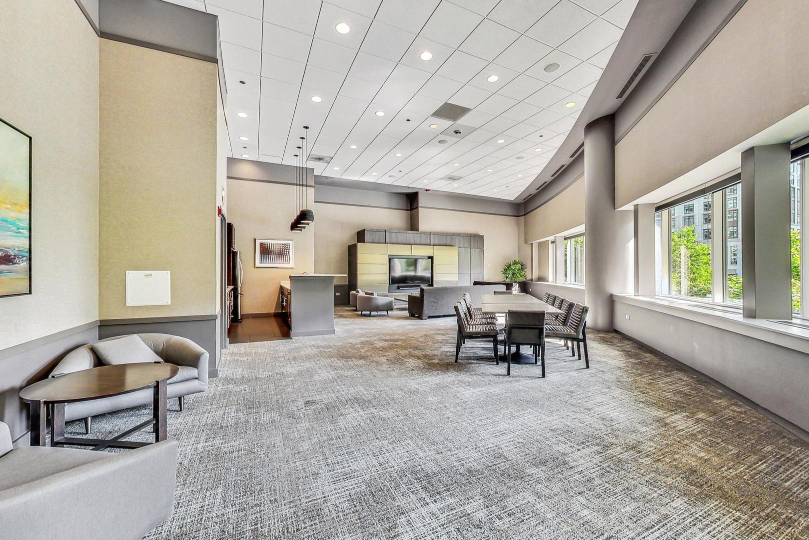 505 N Mcclurg Court Unit: 4505