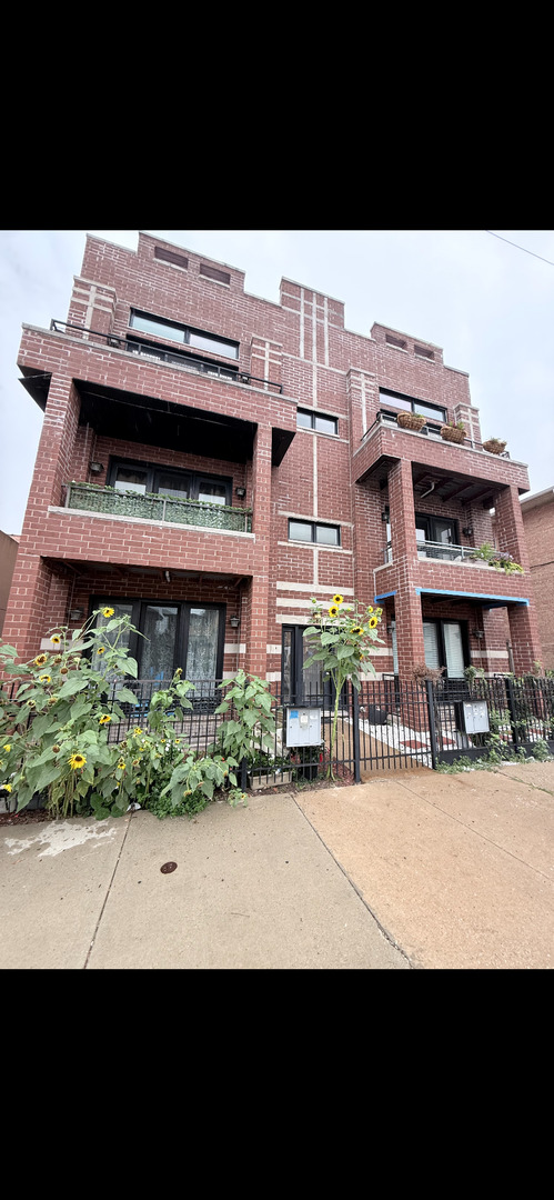 7544 W Belmont Avenue Unit: 2W