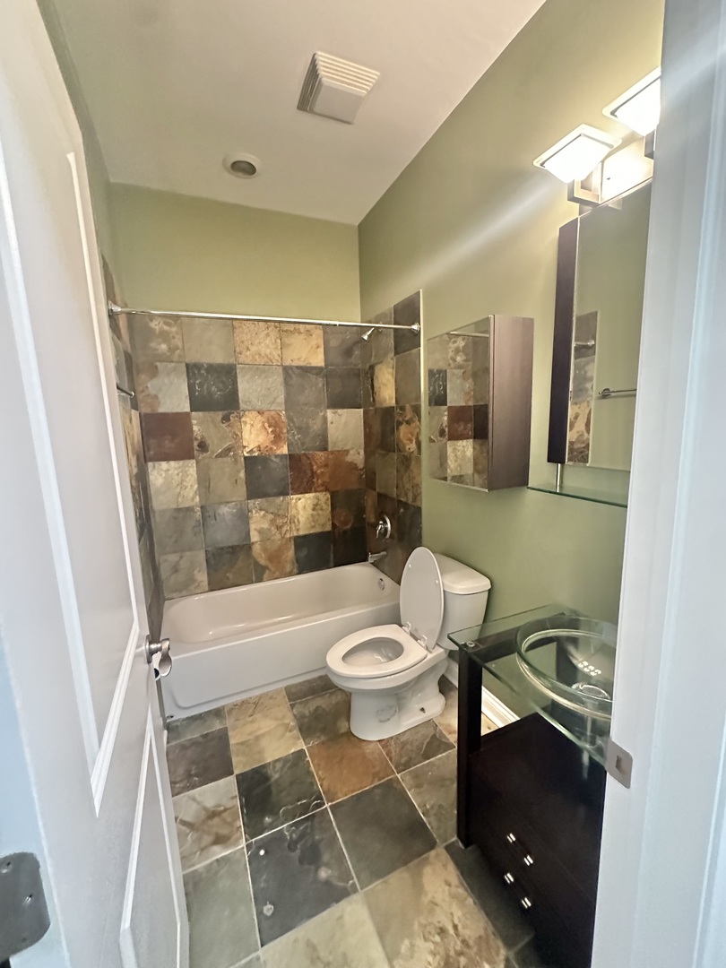 7544 W Belmont Avenue Unit: 2W