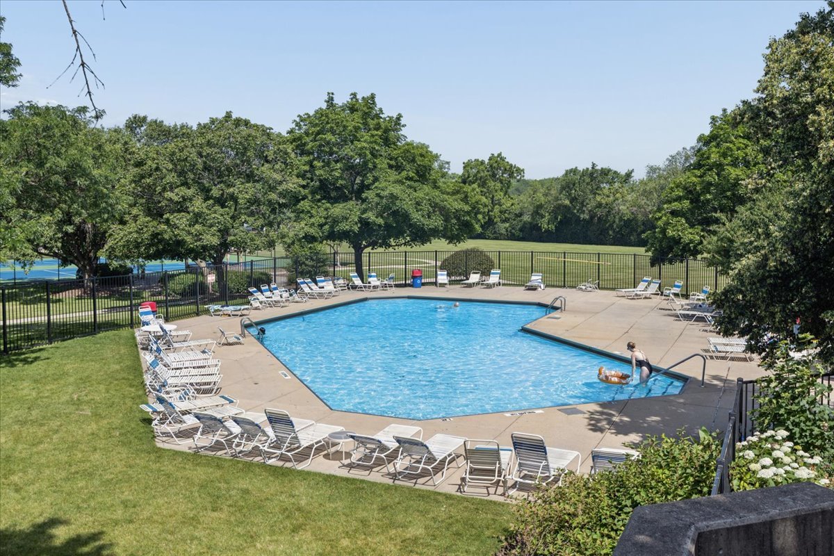1607 Maple Terrace Unit: 2C