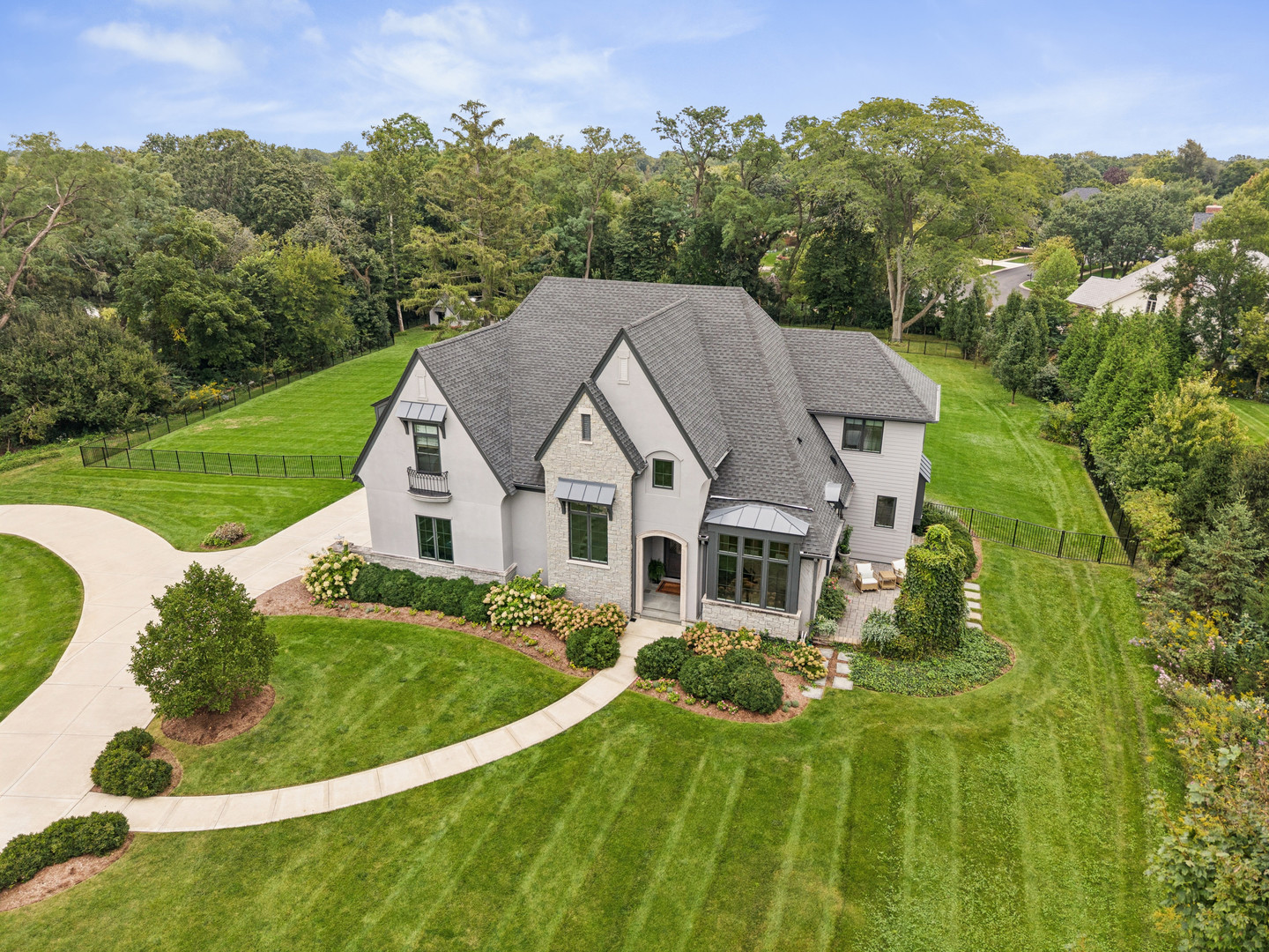1561 Hawthorne Lane