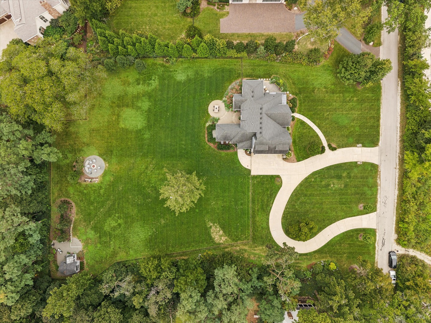 1561 Hawthorne Lane