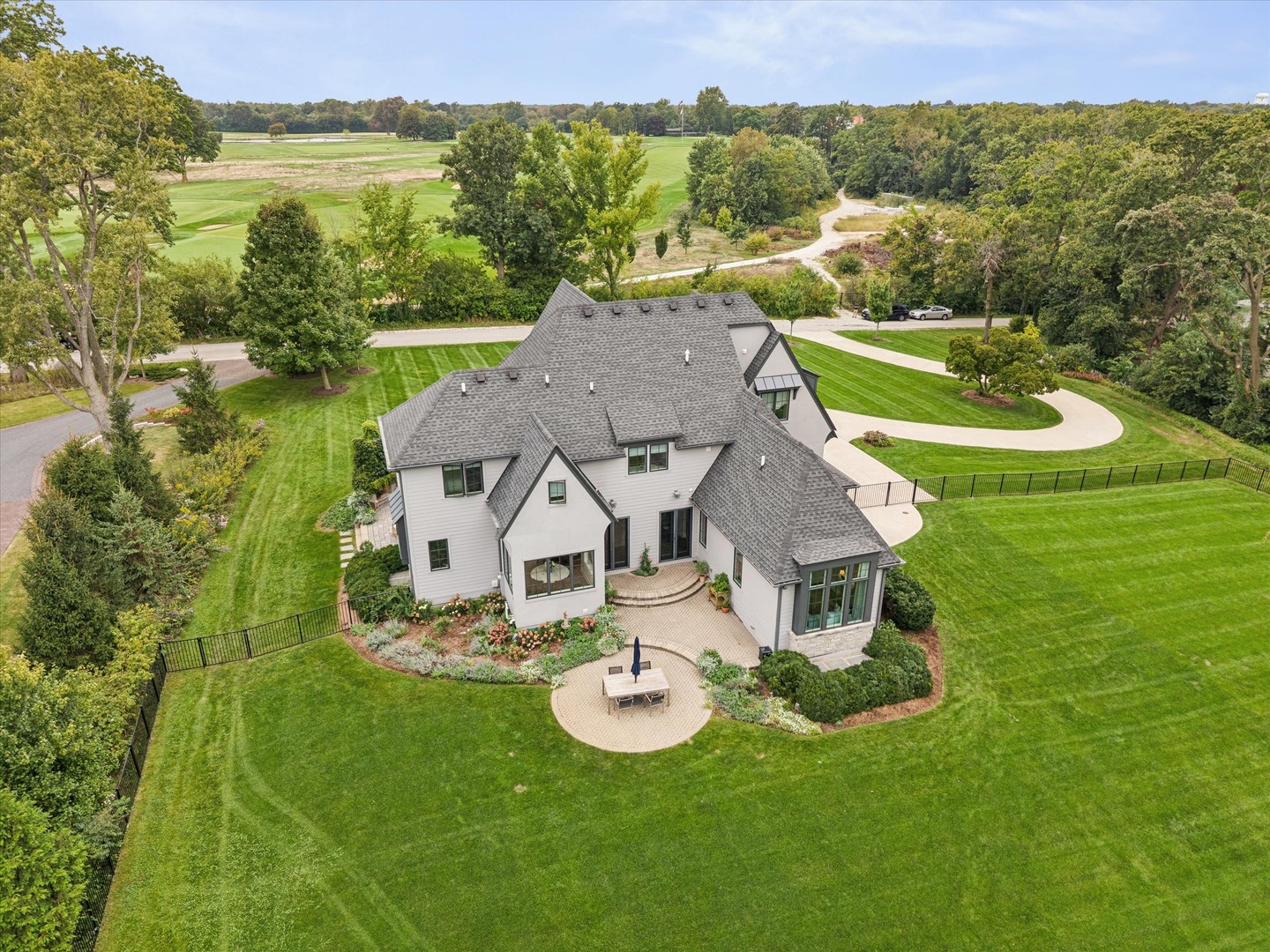 1561 Hawthorne Lane