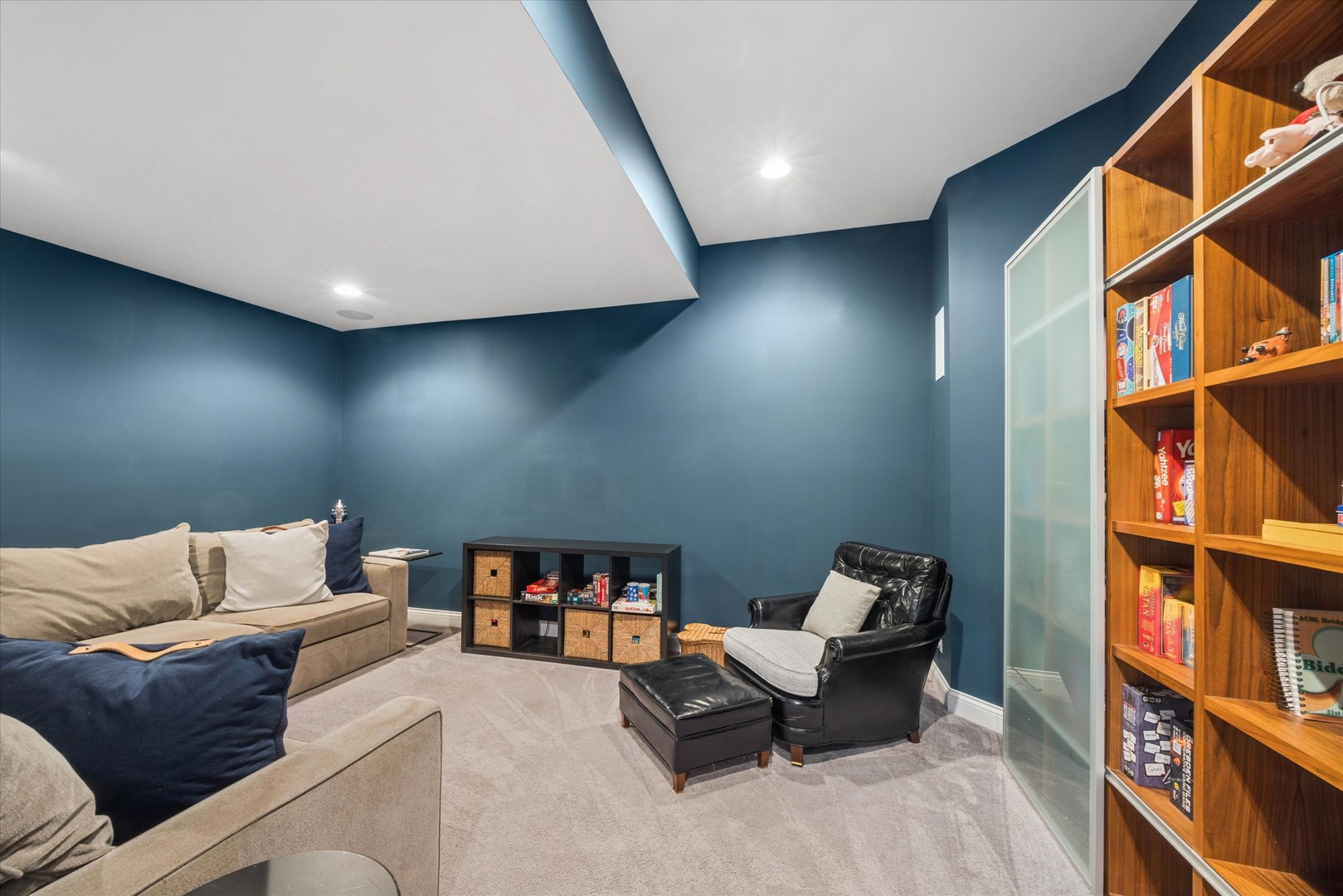 1561 Hawthorne Lane
