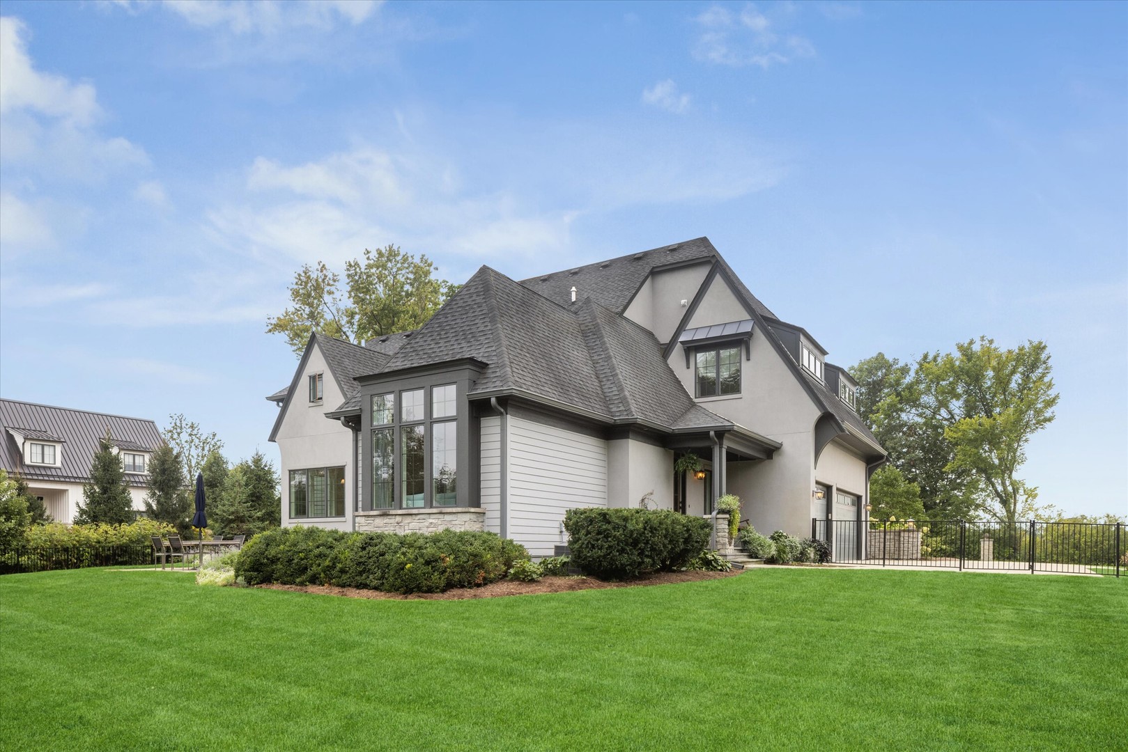 1561 Hawthorne Lane