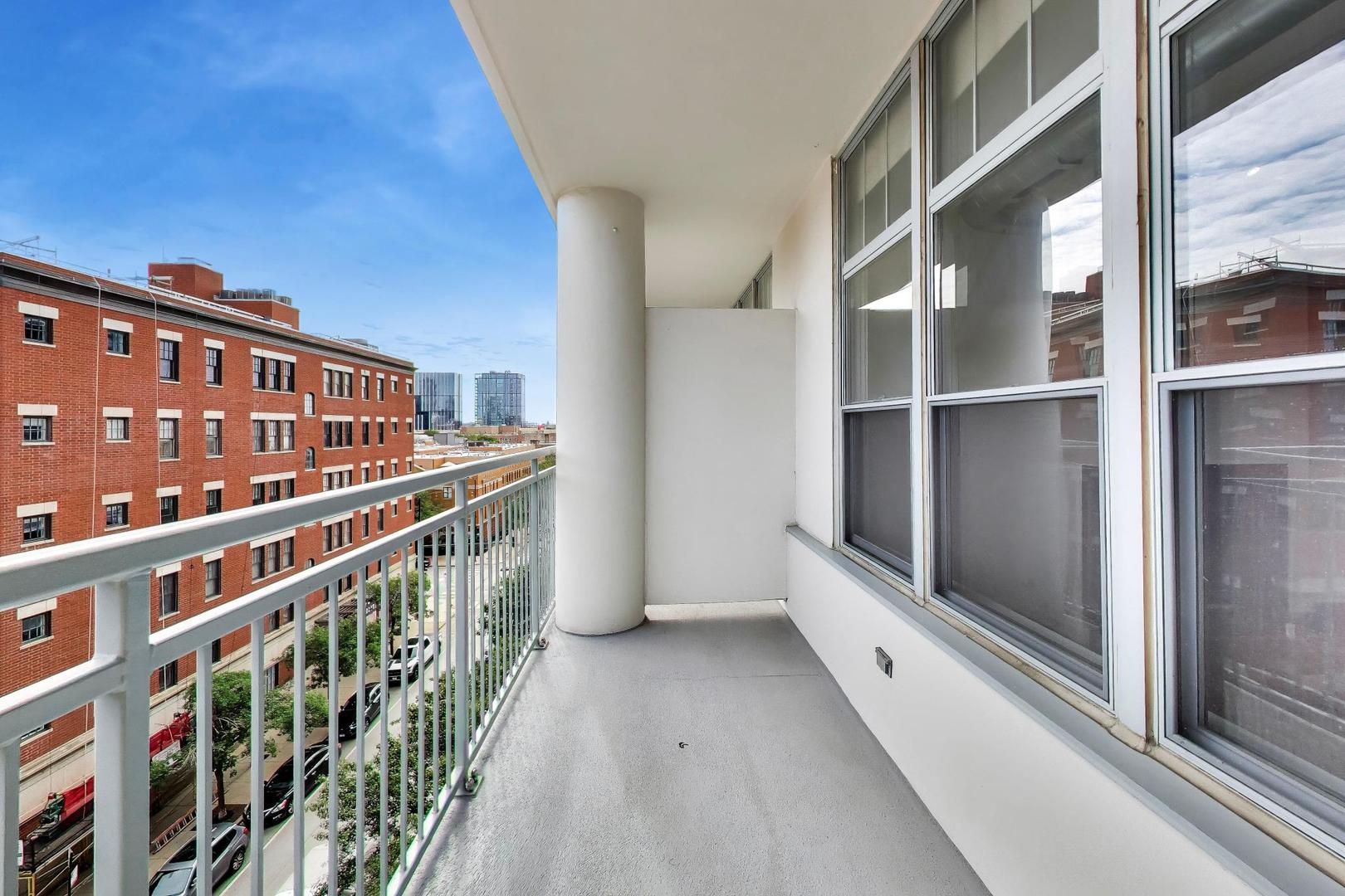 1200 W Monroe Street Unit: 603