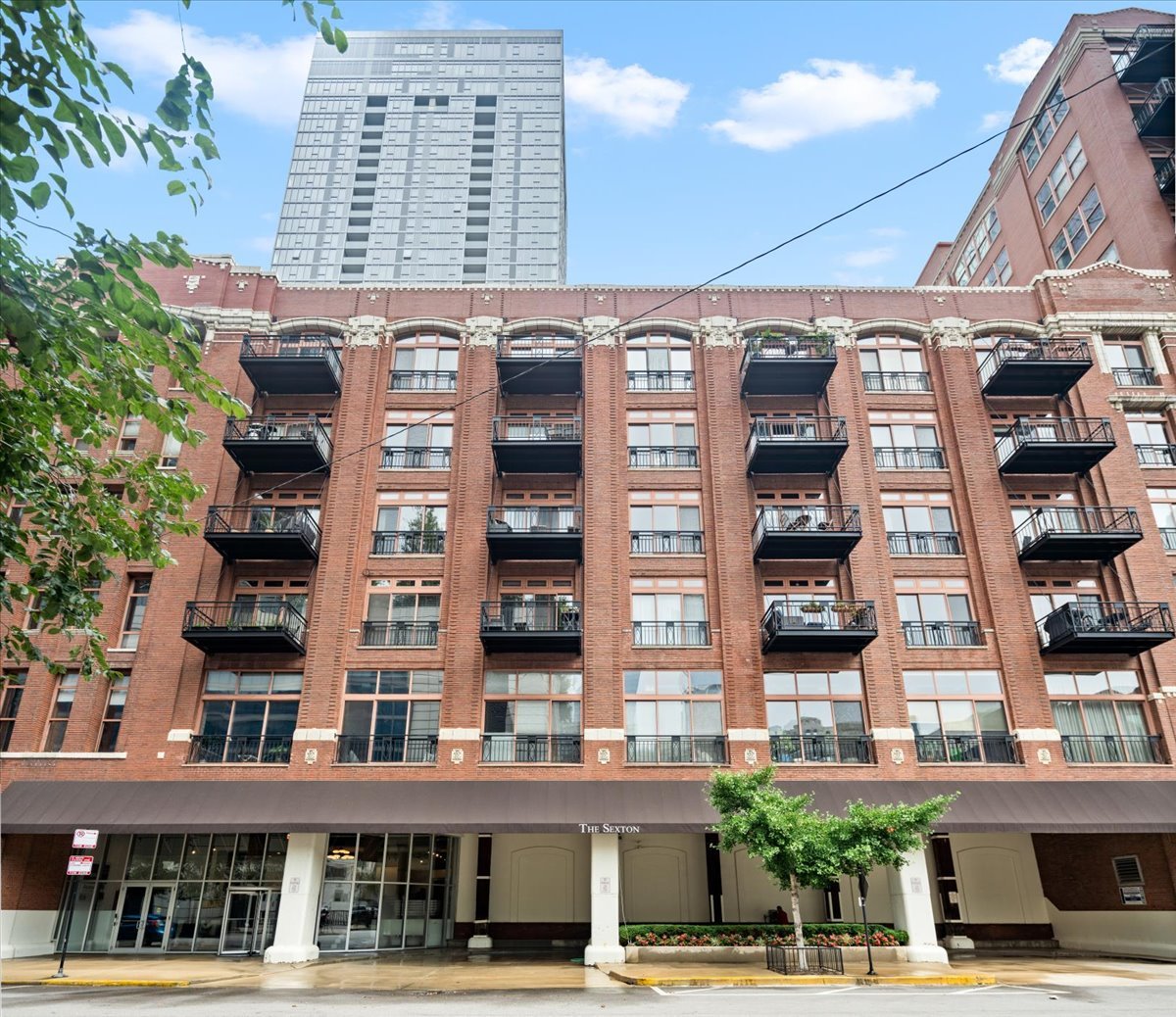 360 W Illinois Street Unit: 4E