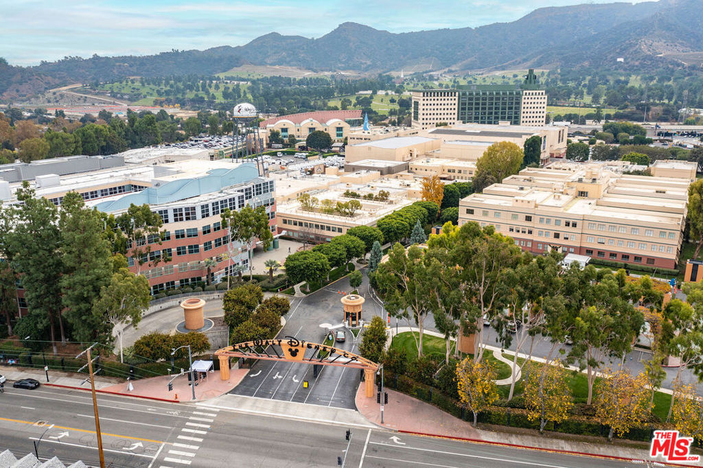 2924 W Riverside Drive