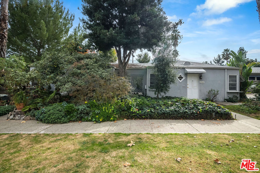 2924 W Riverside Drive