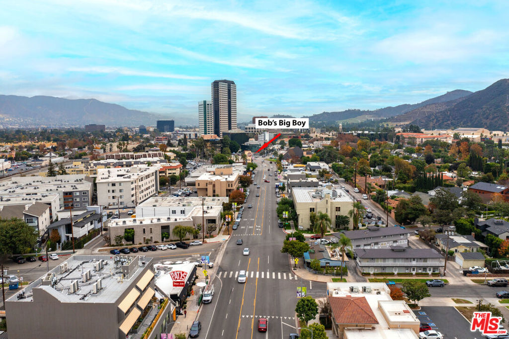 2924 W Riverside Drive