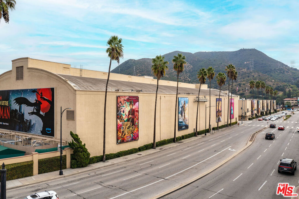 2924 W Riverside Drive