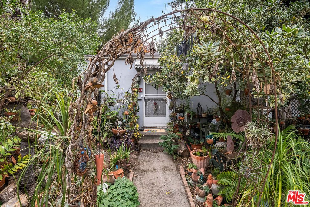 2924 W Riverside Drive