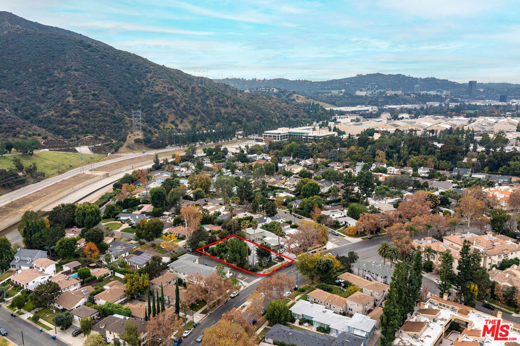 2924 W Riverside Drive