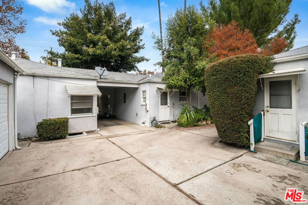 2924 W Riverside Drive