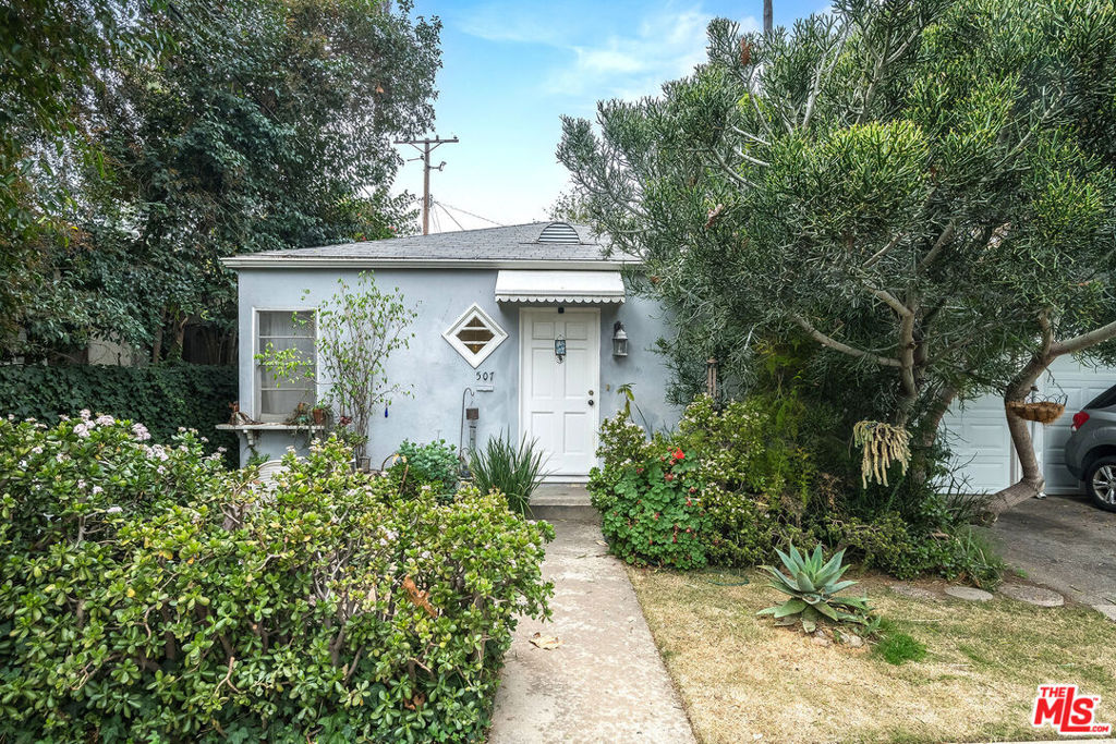 2924 W Riverside Drive