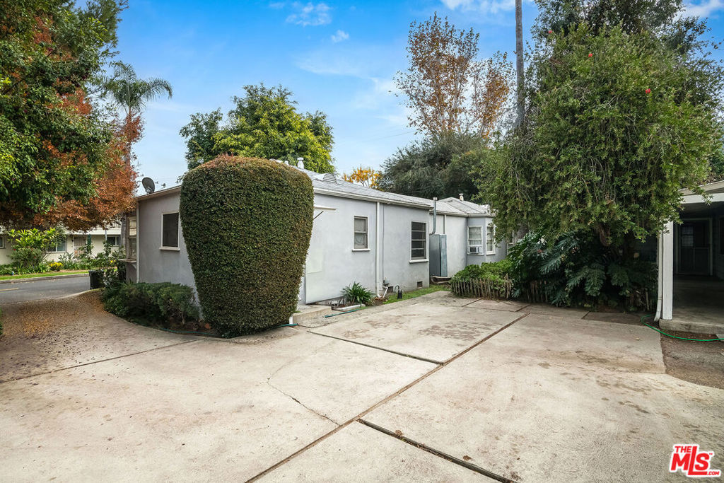 2924 W Riverside Drive