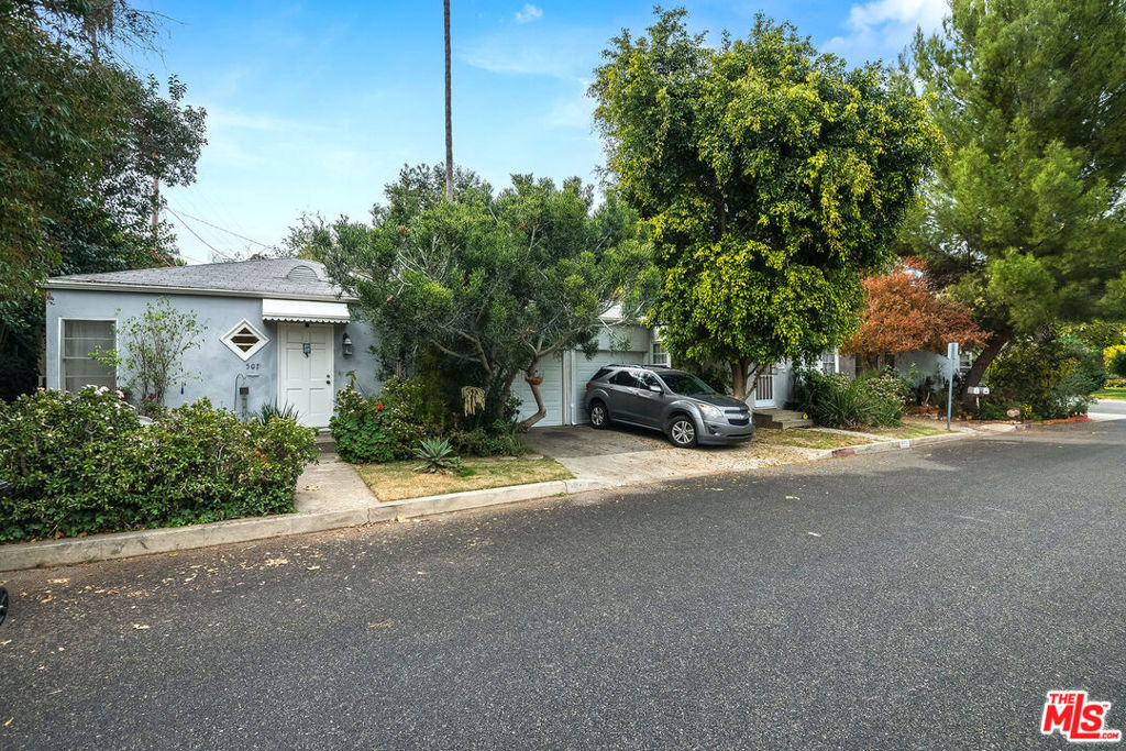 2924 W Riverside Drive