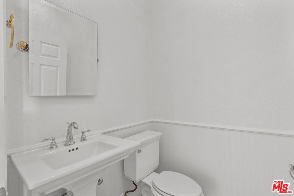 4542 Coldwater Canyon Avenue 14