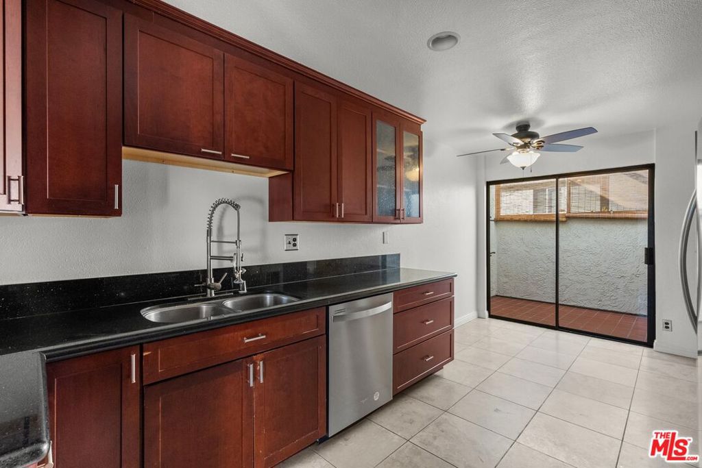 4542 Coldwater Canyon Avenue 14