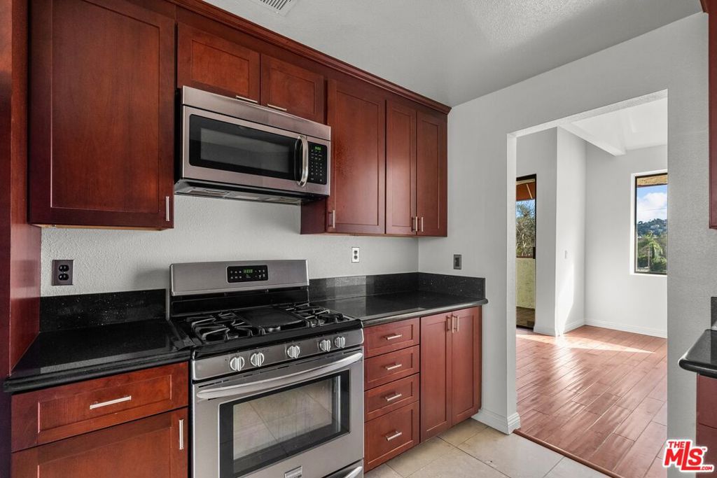 4542 Coldwater Canyon Avenue 14