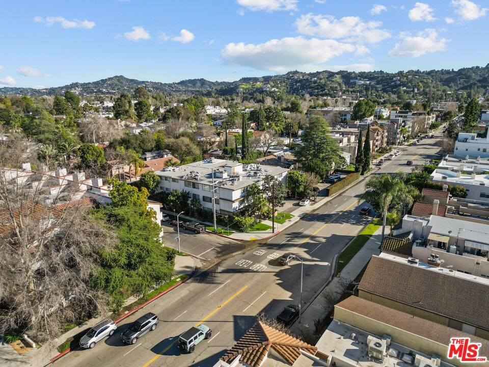 4542 Coldwater Canyon Avenue 14