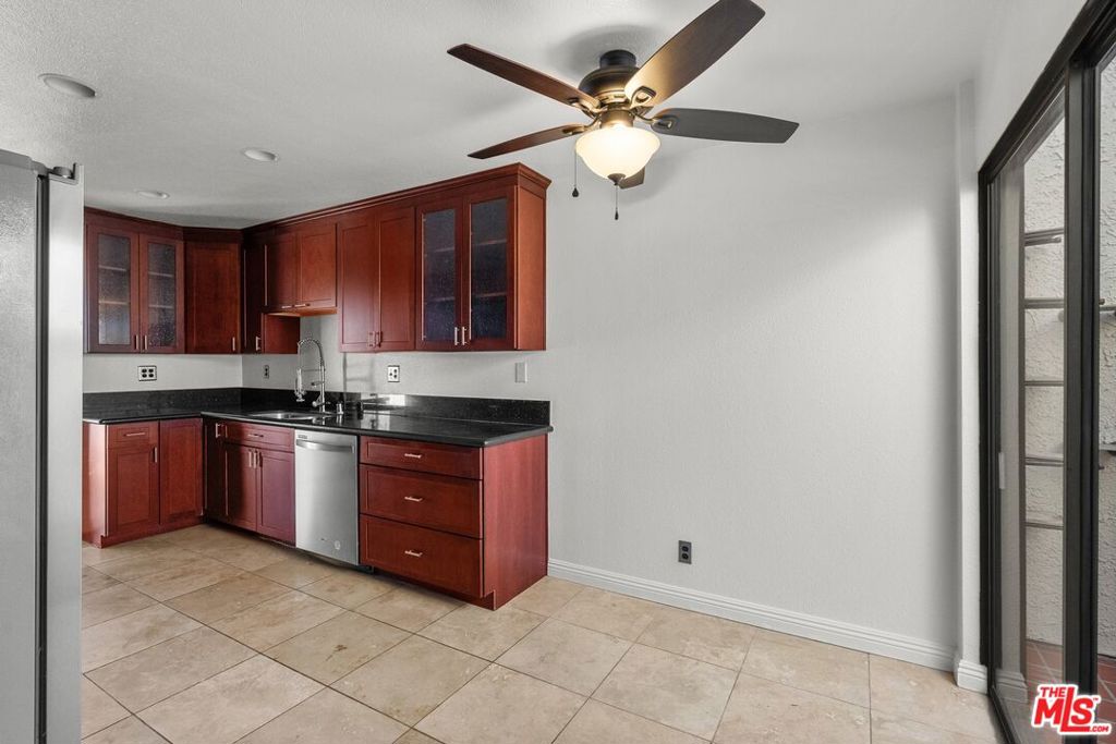 4542 Coldwater Canyon Avenue 14