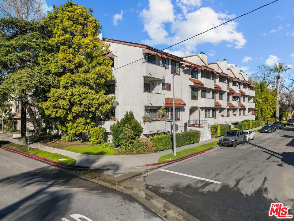 4542 Coldwater Canyon Avenue 14
