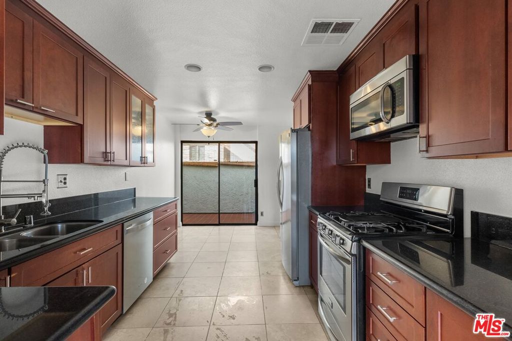 4542 Coldwater Canyon Avenue 14
