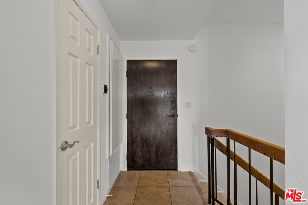 4542 Coldwater Canyon Avenue 14