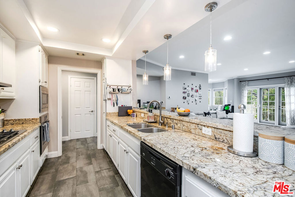 4401 Moorpark Way 203