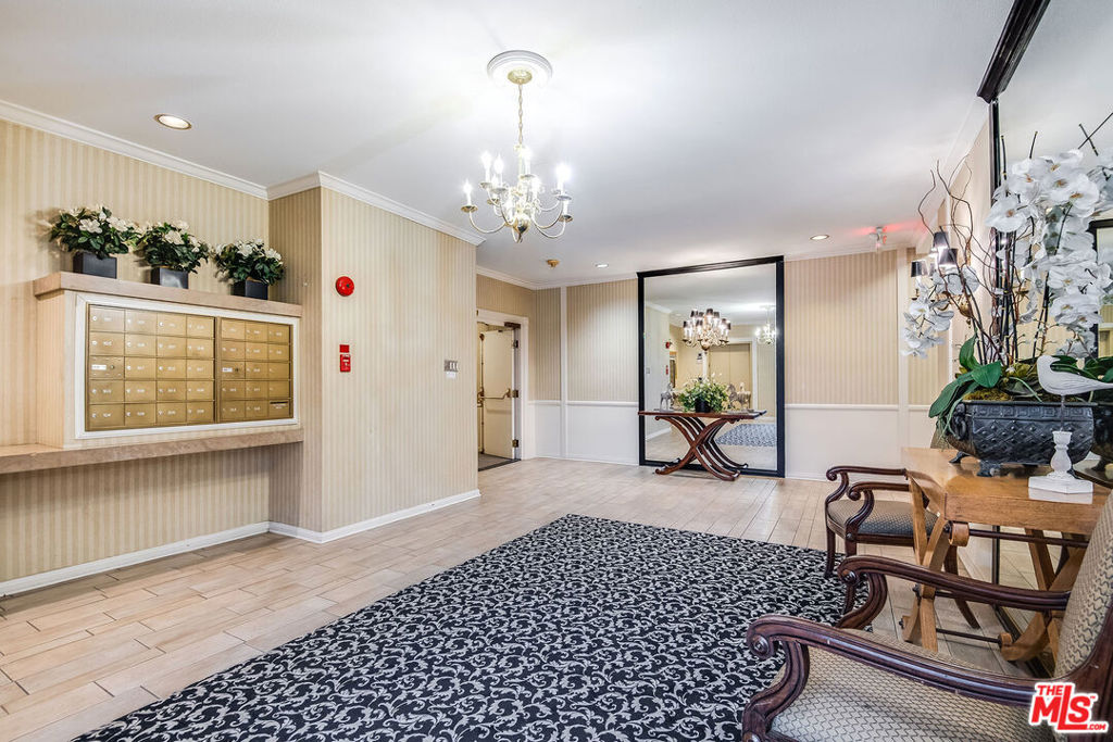 4401 Moorpark Way 203