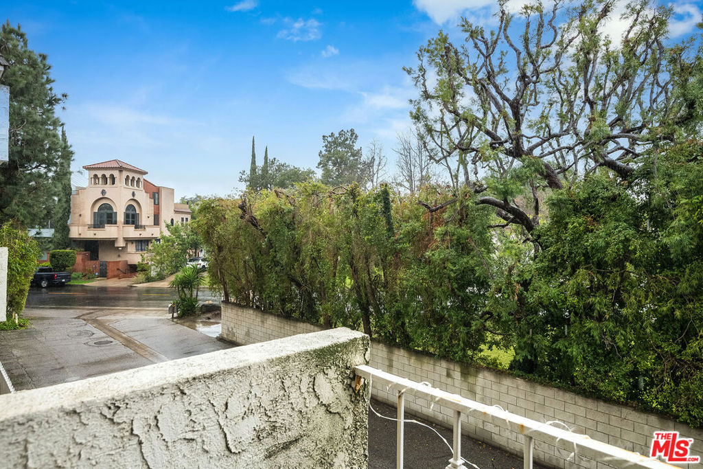 4401 Moorpark Way 203