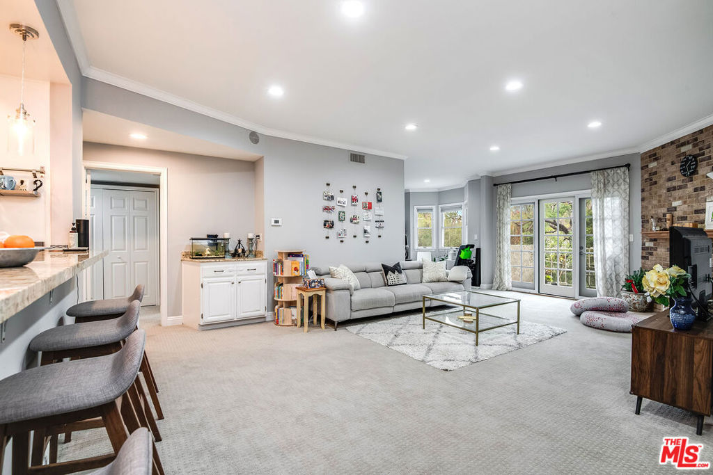 4401 Moorpark Way 203