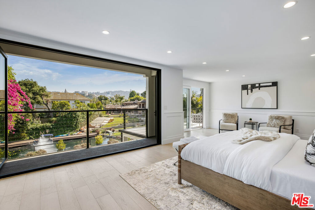 10060 Toluca Lake Avenue