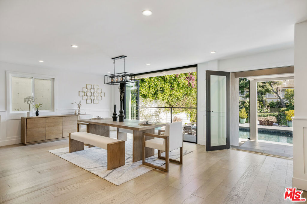 10060 Toluca Lake Avenue