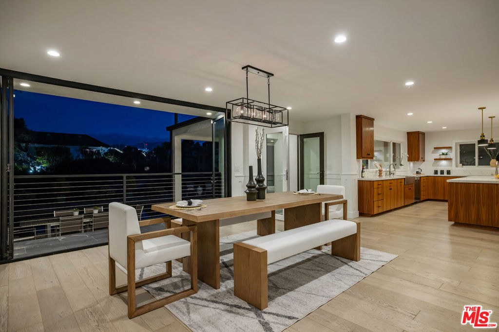 10060 Toluca Lake Avenue