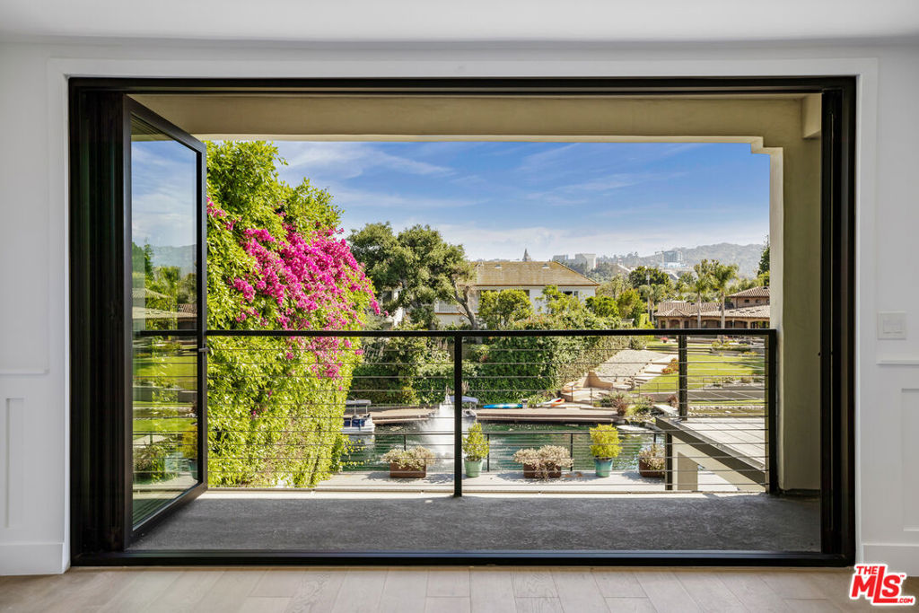 10060 Toluca Lake Avenue