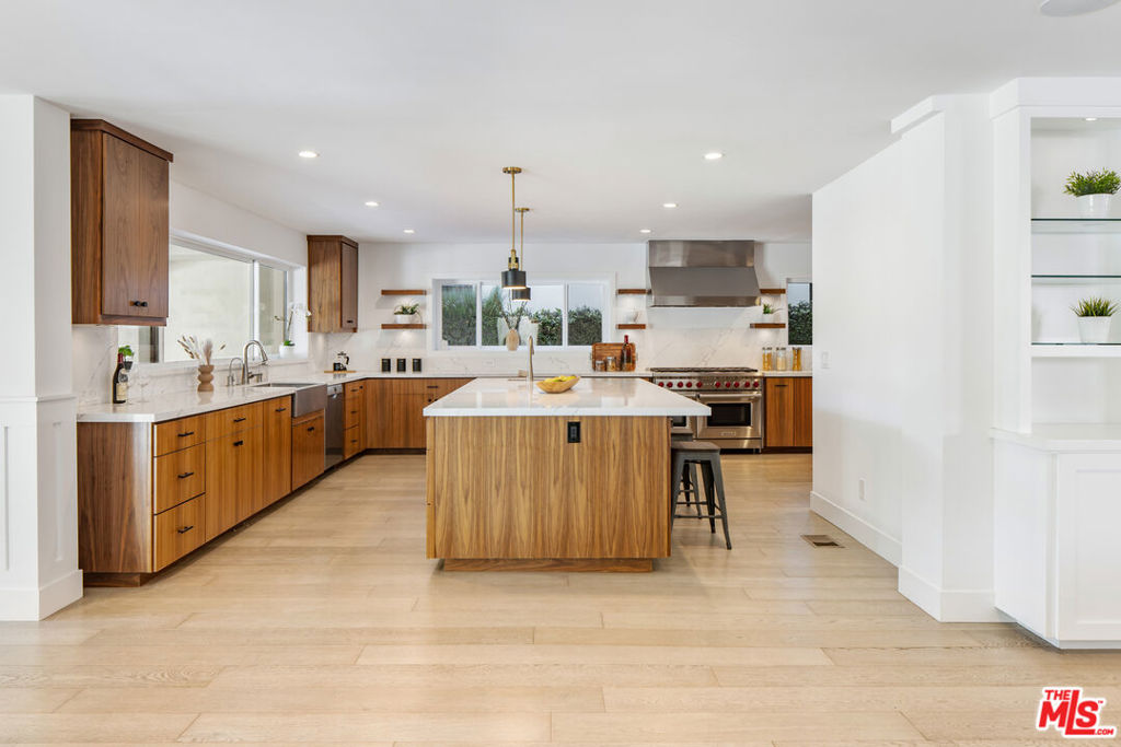 10060 Toluca Lake Avenue