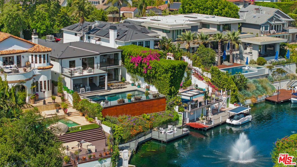 10060 Toluca Lake Avenue