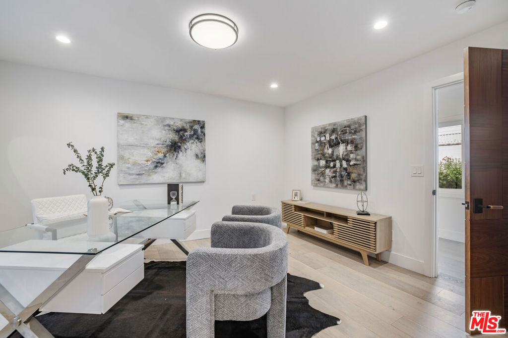 10060 Toluca Lake Avenue