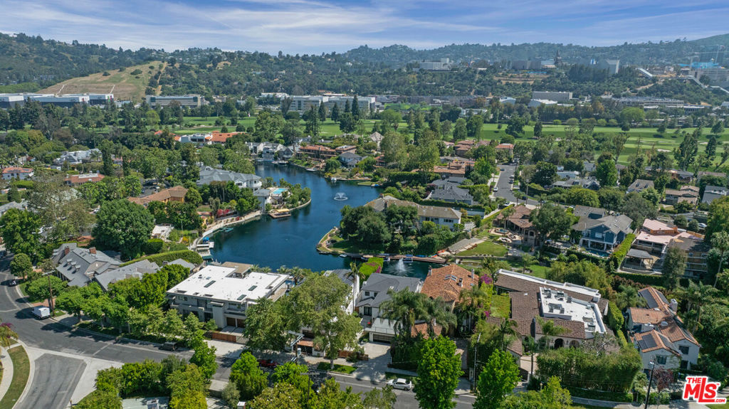 10060 Toluca Lake Avenue