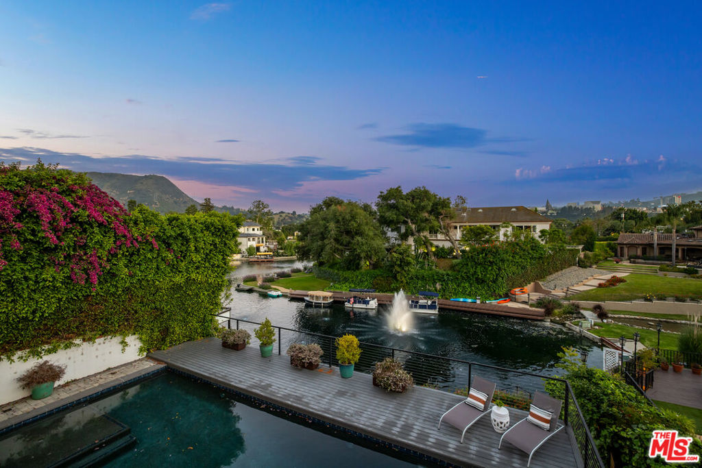 10060 Toluca Lake Avenue