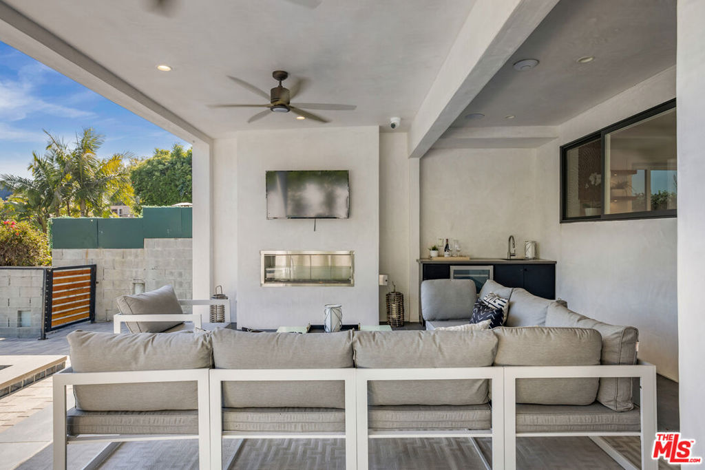 10060 Toluca Lake Avenue