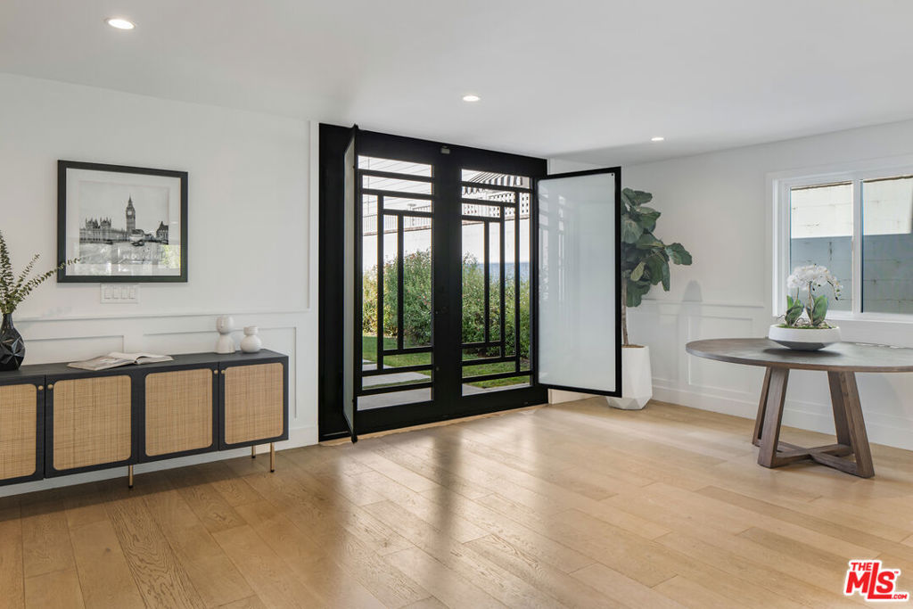 10060 Toluca Lake Avenue