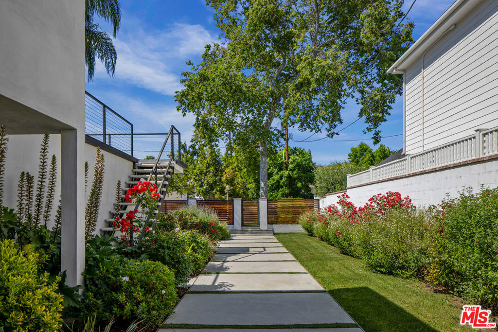 10060 Toluca Lake Avenue