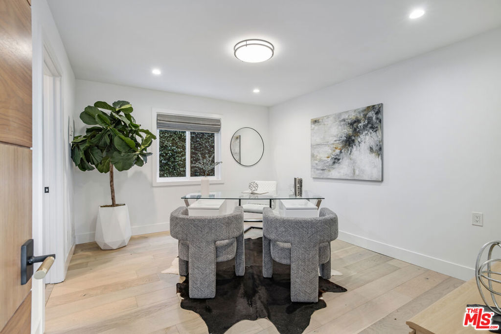 10060 Toluca Lake Avenue