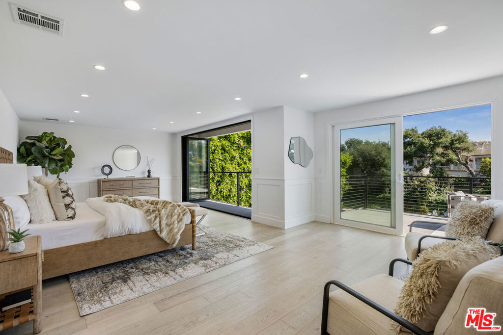 10060 Toluca Lake Avenue