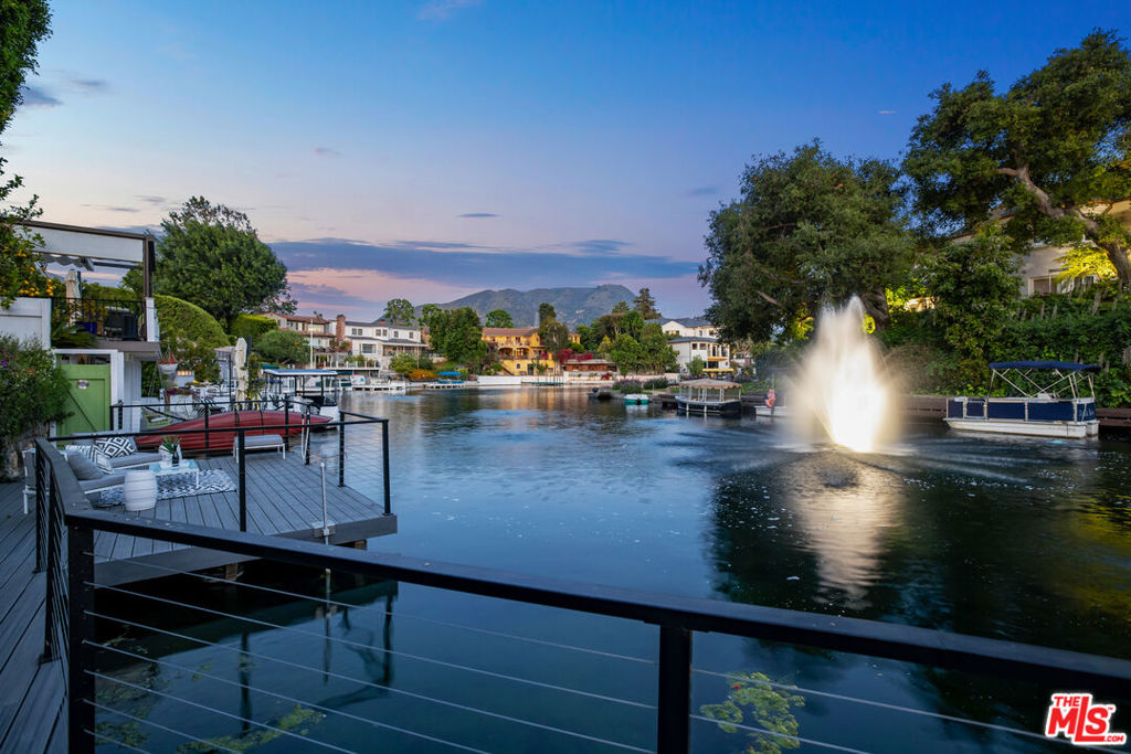 10060 Toluca Lake Avenue