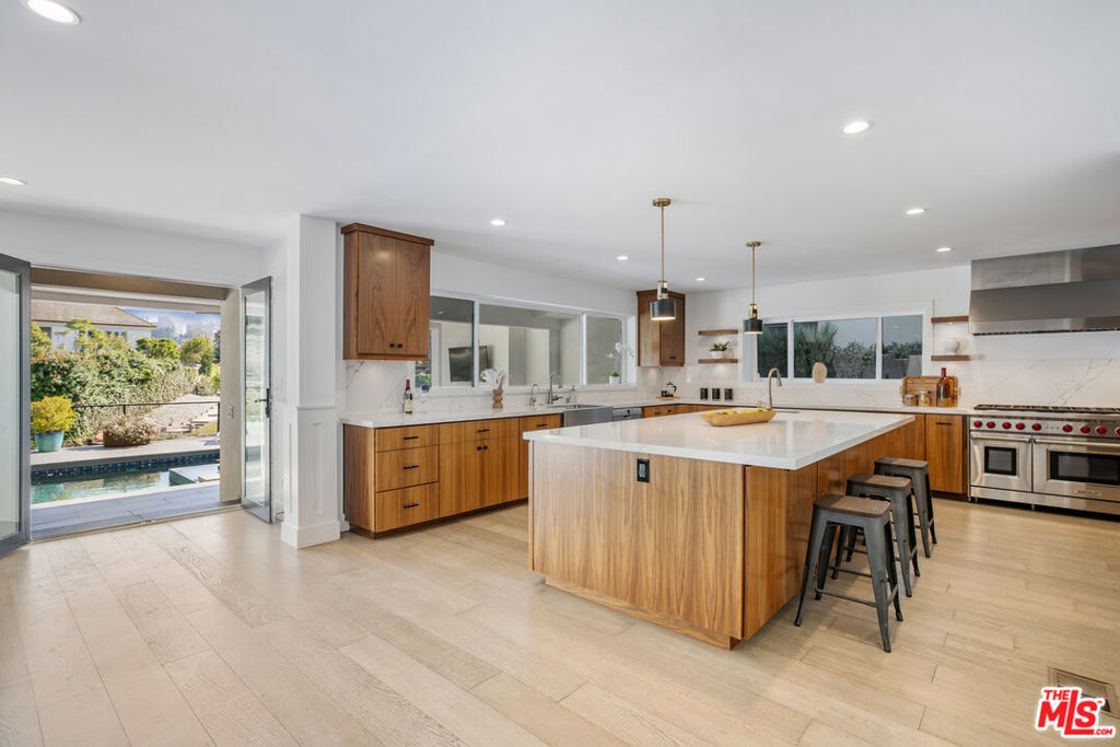 10060 Toluca Lake Avenue