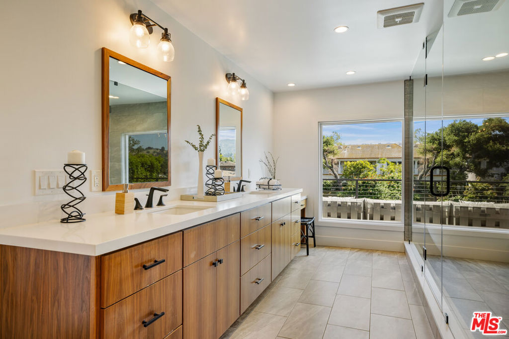 10060 Toluca Lake Avenue